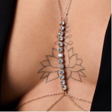 Золотистое оригинальное украшение на грудь со стразами Золотистое оригинальное украшение на грудь со стразами