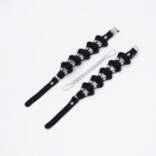 Черные кожаные наручники из звеньев Черные кожаные наручники из звеньев