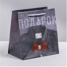 Ламинированный квадратный пакет «Мужской стиль» - 14 х 14 х 9 см. Ламинированный квадратный пакет «Мужской стиль» - 14 х 14 х 9 см.